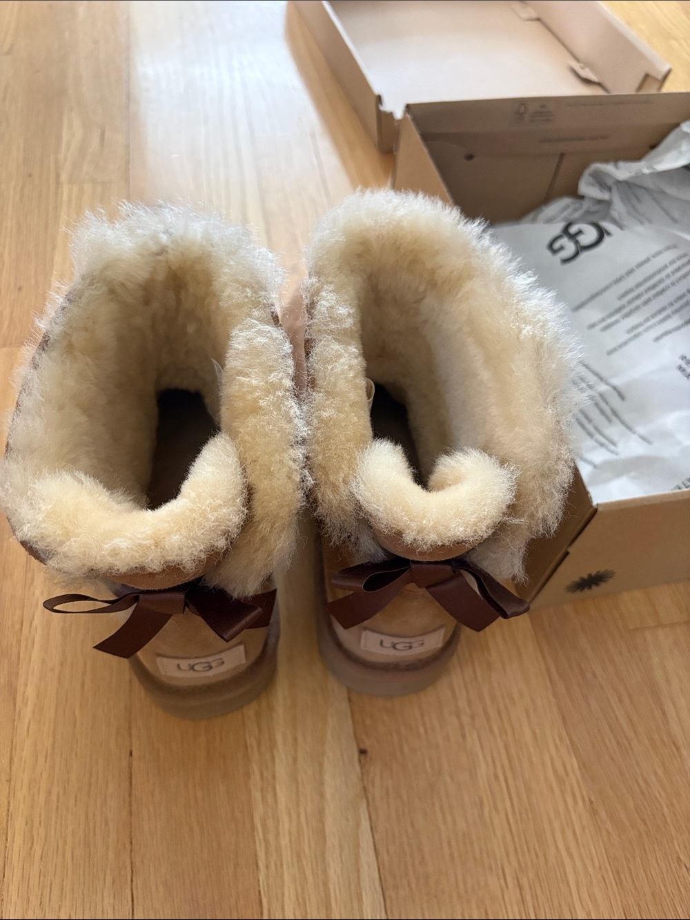 UGG mini bailey bow 2 - Chestnut Boots with Cream Shearling and Bow